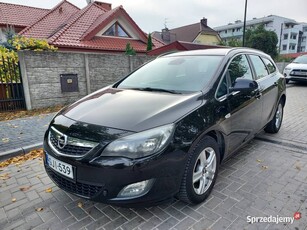 OPEL ASTRA 1,4 T benzyna 140km bezwypadkowa cosmo