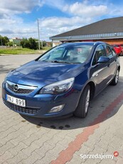 Opel Astra 1.4 turbo 2011 rok