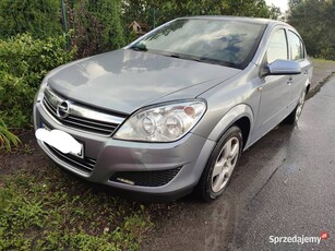 Opel Astra H 1.6 Benzyna Sedan