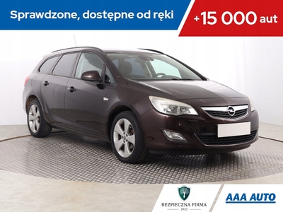 Opel Astra J Sports Tourer 1.4 Turbo ECOTEC 140KM 2012