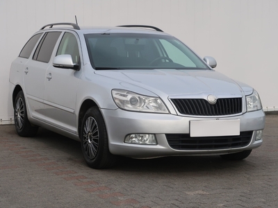 Skoda Octavia II , Salon Polska, Klima, Parktronic