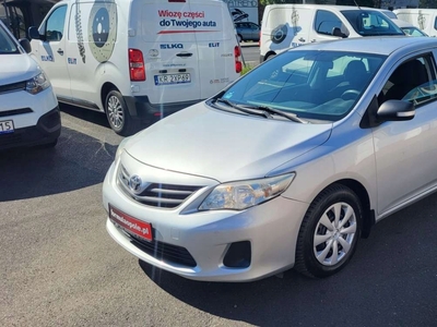 Toyota Corolla X Sedan 1.4 D-4D 90KM 2010