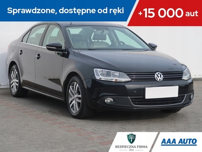 Volkswagen Jetta VI Sedan 1.6 TDI CR DPF 105KM 2011