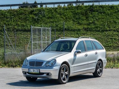 Mercedes-Benz Klasa C W203 zadbany, dwa komplety kół.