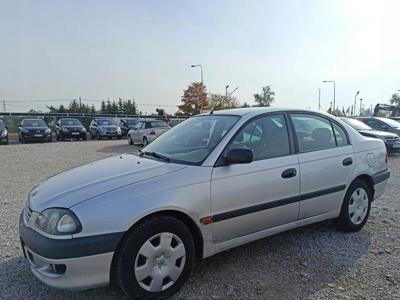 Toyota Avensis I Sedan 1.6 110KM 1999