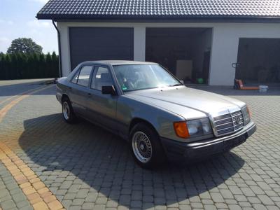 Używane Mercedes-Benz Klasa E - 12 000 PLN, 160 000 km, 1987