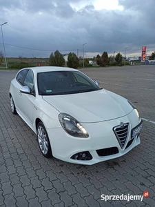 Alfa Romeo Giulietta 1.6 Jtdm DNA Czarna podsufitka