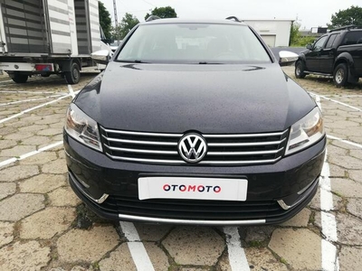 Volkswagen Passat 2.0 tdi CR 140 KM - navi - parktronic - grzane fotele