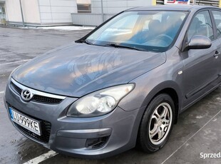 Hyundai i30, salon Polska, 2009 r. LPG, Hak, 2 komplety kół lato, zima