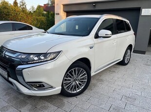 Mitsubishi Outlander PHEV Intense +