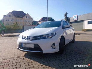 Sprzedam Toyotę Auris hybrid kombi 2015