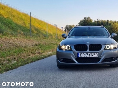 BMW Seria 3 325i xDrive Touring Edition Exclusive