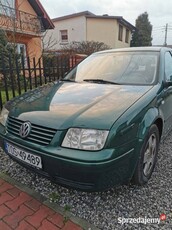 Na sprzedaż Volkswagen Bora w dobrym stanie z uszkodzeniem