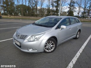 Używany Toyota Avensis 2010