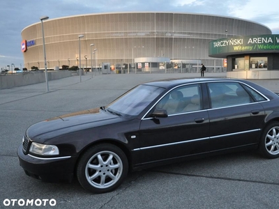 Audi A8 4.2 L Quattro