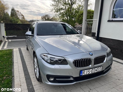 BMW Seria 5 528i xDrive Touring Sport-Aut