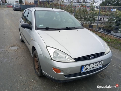 Ford Focus benzyna niski przebieg zadbany.