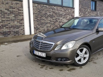 Mercedes E250 benzyna 2009r. 109 tyś km