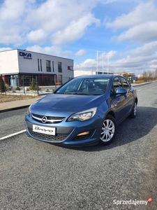 Opel Astra J Sedan LPG Servis Aso przebieg tylko 85 tyś km