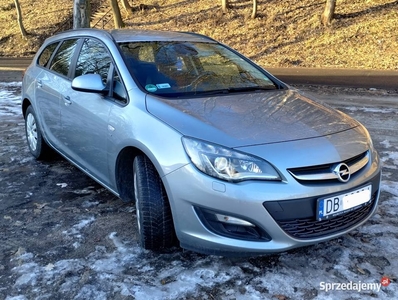 OPEL Astra Sport Tourer 1.4 turbo 140KM