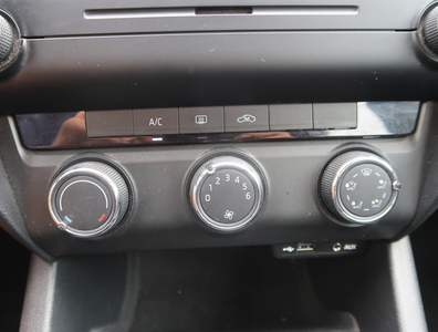 Skoda Octavia 2014 1.6 TDI 188112km ABS klimatyzacja manualna
