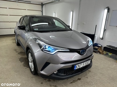 Toyota C-HR Hybrid Style Selection