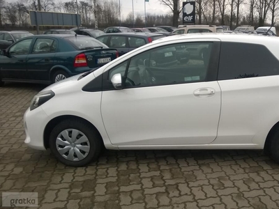 Toyota Yaris III ciężarowy - 2 - osoby