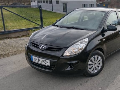 witam mam do sprzedanie pięknego hyundai i 20 benzyna