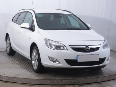 Opel Astra 2011 1.4 T 135200km Kombi