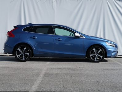 Volvo V40 2018 2.0 D2 112195km R