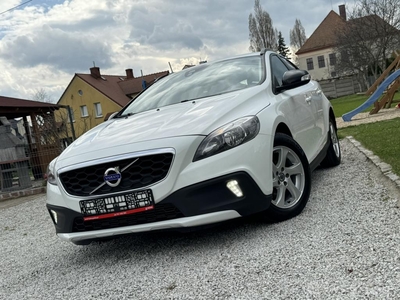 VOLVO V40 hatchback