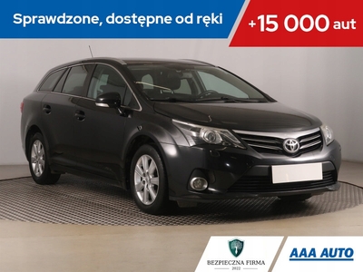 Toyota Avensis III Wagon Facelifting 2.0 D-4D 124KM 2014