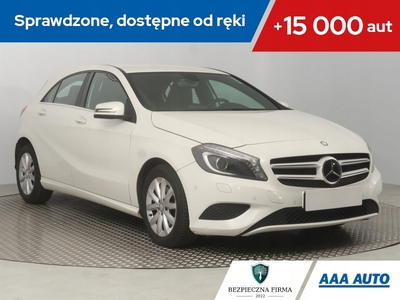 Mercedes Klasa A W176 Hatchback 5d 1.6 180 BlueEFFICIENCY 122KM 2013