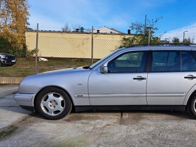 Mercedes Klasa E W210 Sedan 2.0 Kompressor 186KM 1999