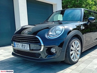 Mini Cooper 1.5 benzyna 136 KM 2017r. (katowice)