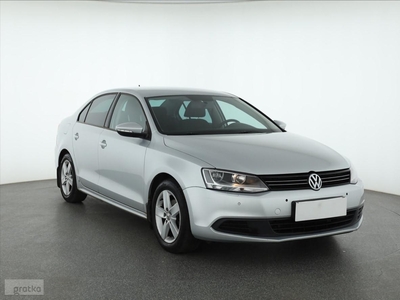 Volkswagen Jetta VI , Salon Polska, Tempomat, Parktronic,ALU