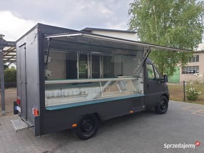 Autosklep food truck lada chłodnicza wędliny