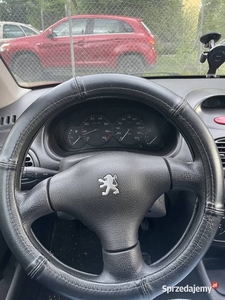 Czerwony peugeot