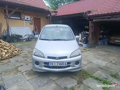 Daihatsu YRV 1.3 b