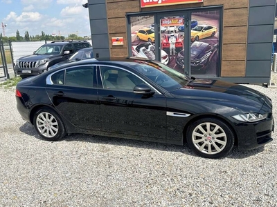 Jaguar XE Sedan 2.0 i4 180KM 2015