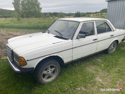 Mercedes w123 250 według vin hak i LPG ubezpieczony i z przegladem