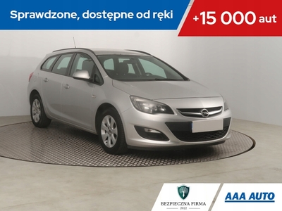 Opel Astra J Sports Tourer Facelifting 1.4 Turbo ECOTEC 140KM 2014