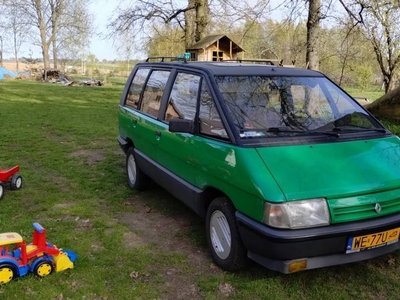 Renault Espace I rodzinny klasyk na żółtych