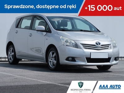 Toyota Corolla Verso E120 2.2 D-4D 177KM 2006