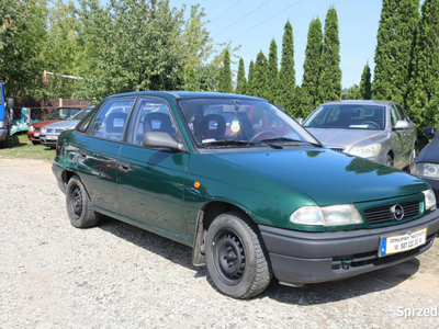 Opel Astra 1999r. 1,4 Gaz Sedan Tanio F (1991-2002)