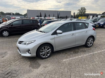 Toyota Auris Hybryda 1.8