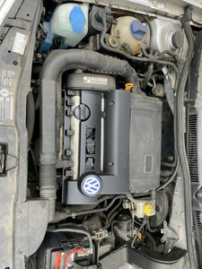 Volkswagen Golf 5d, benz, klimatyzacja ,hak, isofix, symboliczny przebieg, zadbany