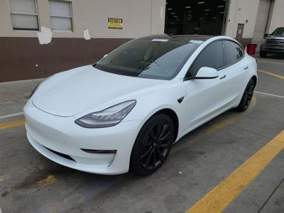 Tesla Model 3 bez wersji Long Range automat