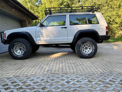 Jeep Cherokee XJ z 1999 roku, w wersji Sport 4x4, 2.5 td