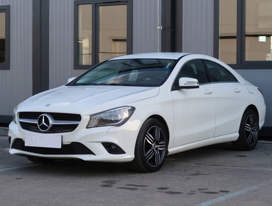 Mercedes CLA C117 Coupe 1.6 180 122KM 2014